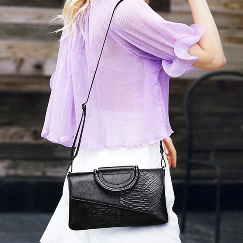 Celine™ - Elegancka czarna torebka o skórzanym wykończeniu