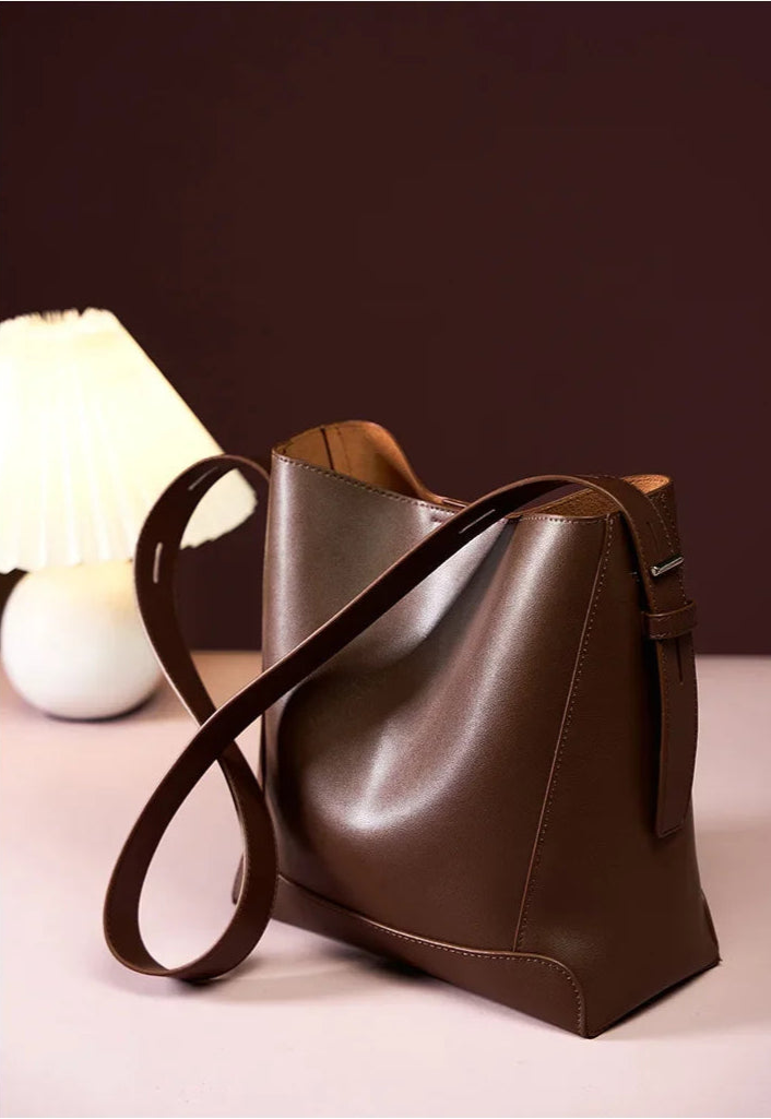 Tine™ – Stylowa torebka na ramię w piaskowym kolorze z paskowym uchwytem