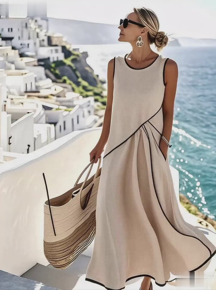 Beżowa sukienka bez rękawów z eleganckimi plisami